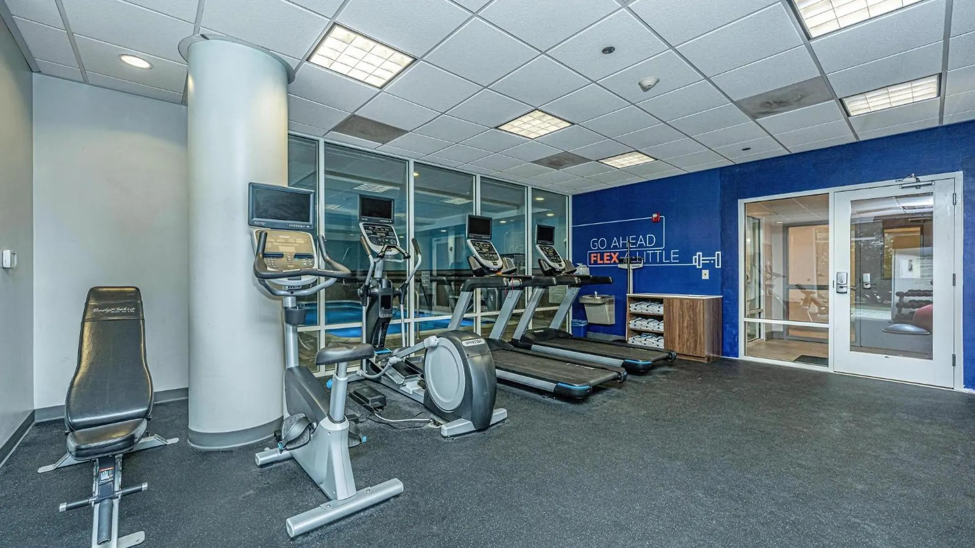 Express & Charleston Arpt-conv Ctr Area By Ihg 3*