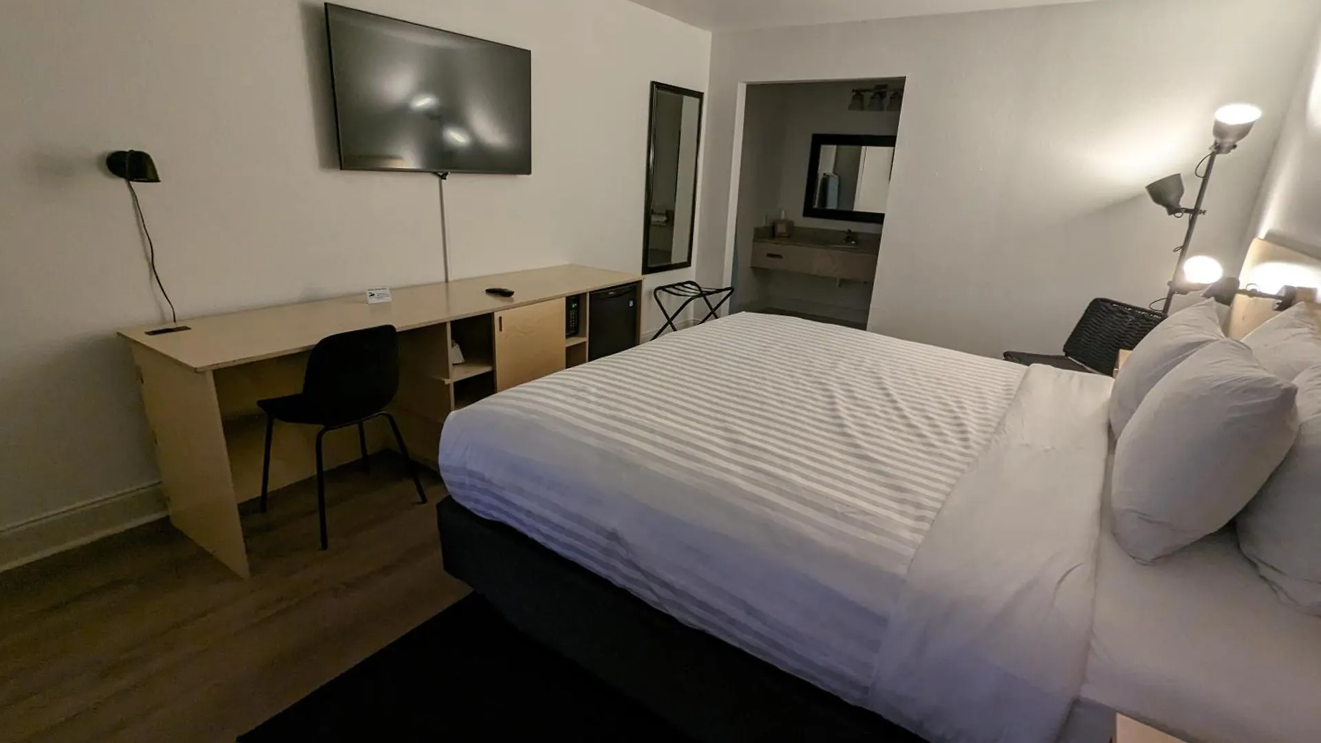 Creekside Motel