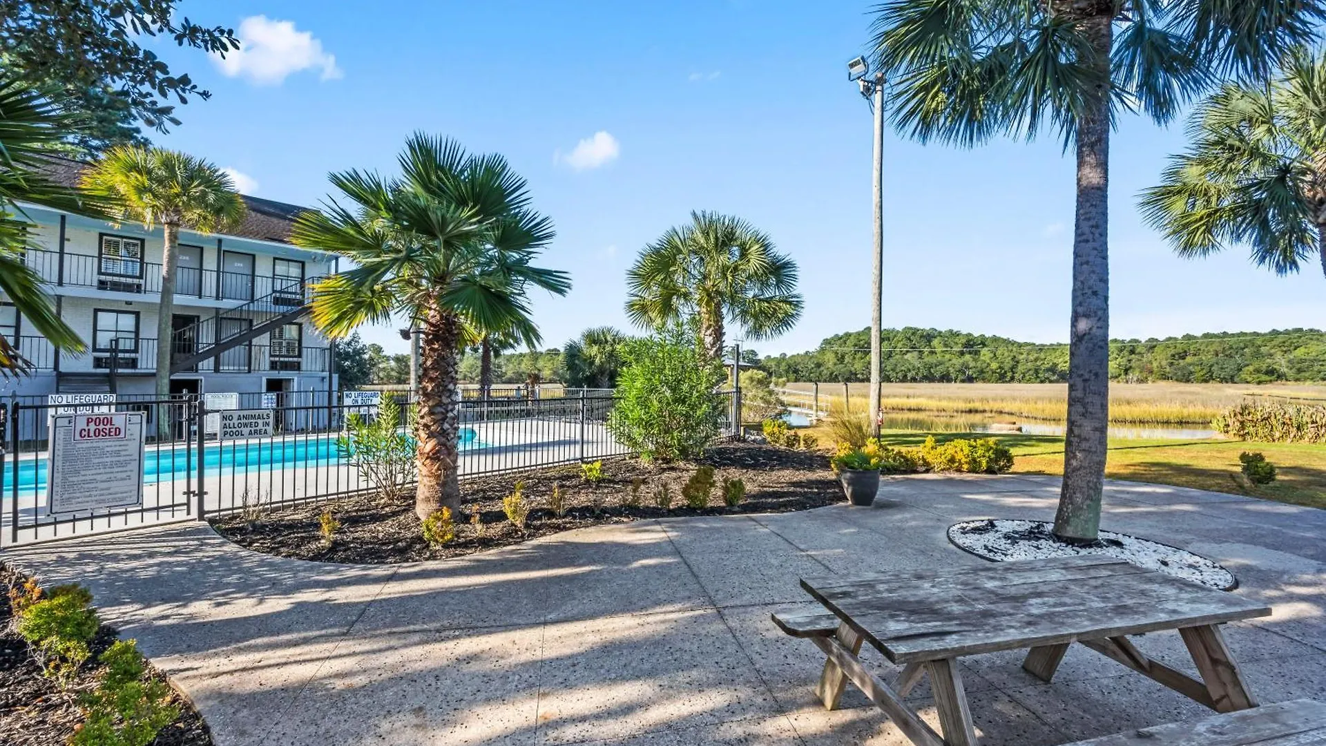 Creekside Motel