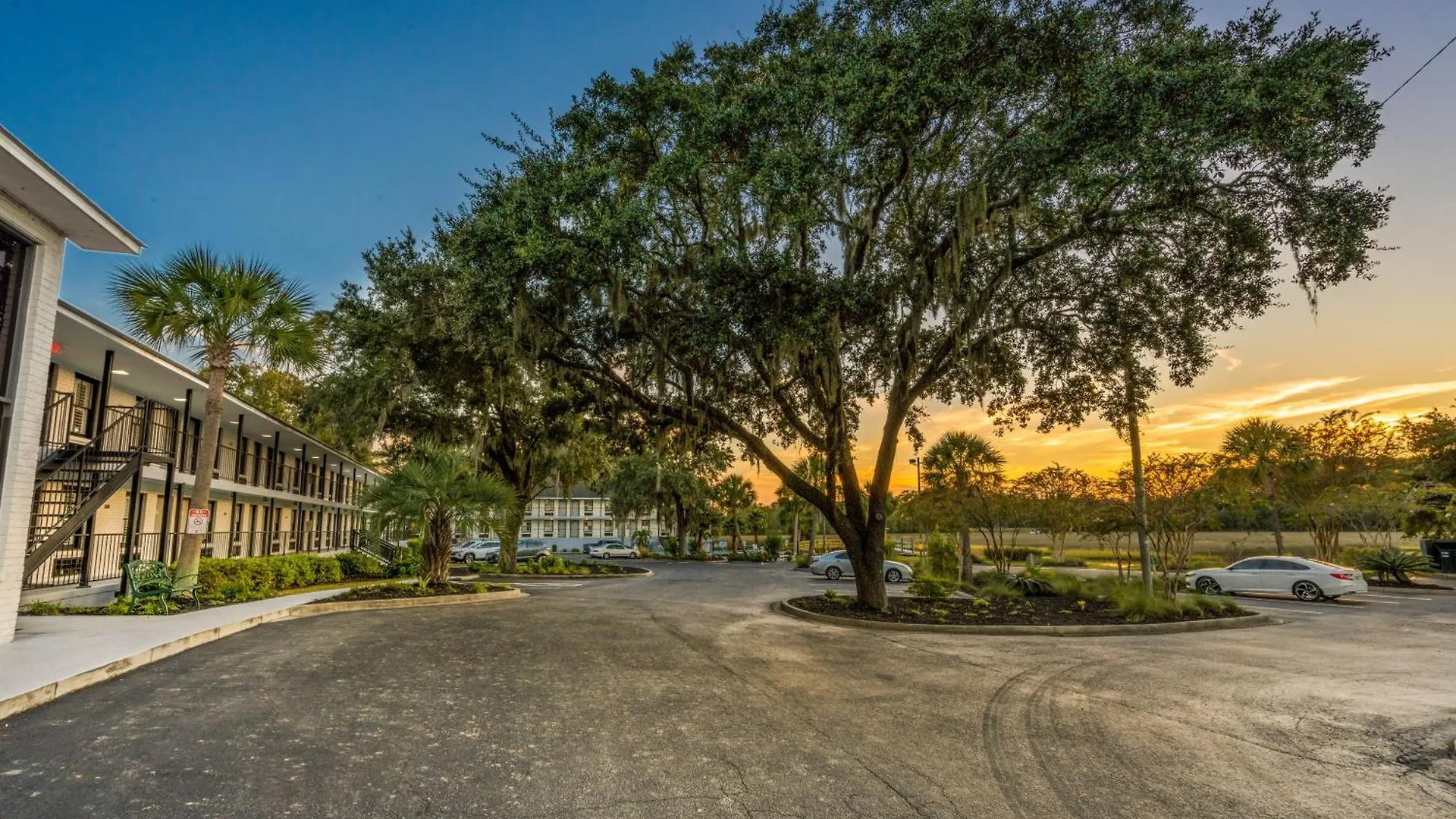 Creekside 3* Charleston