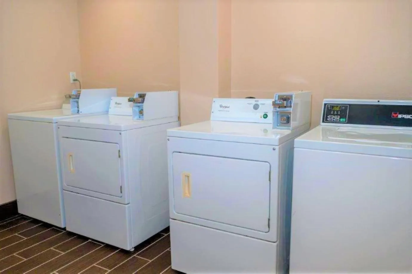 Comfort & Patriots Point Hotel 3*