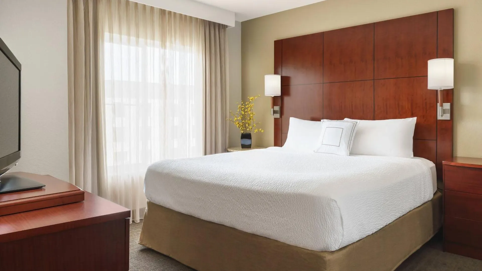 By Marriott Charleston North/ashley Phosphate Hotel
