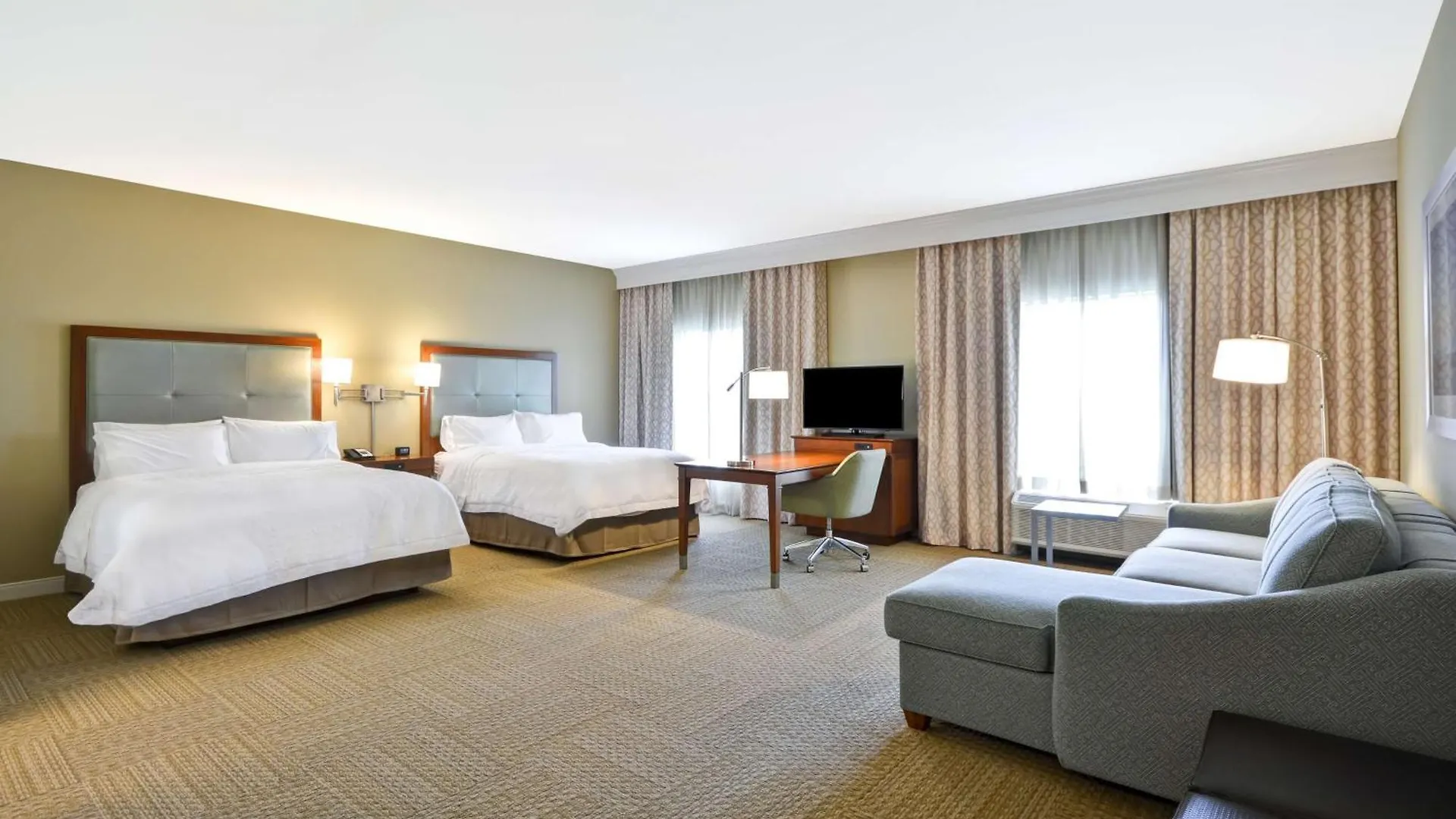 Hampton & Charleston Airport Hotel