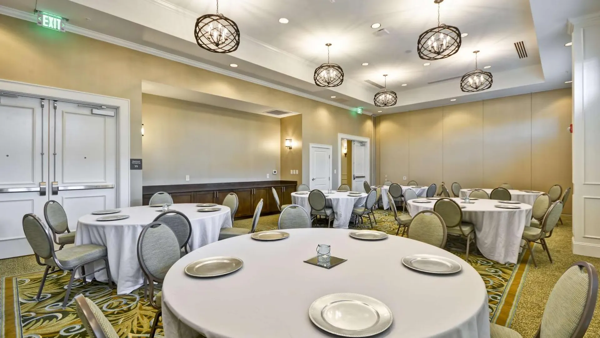 Hampton & Charleston Airport Hotel 3*