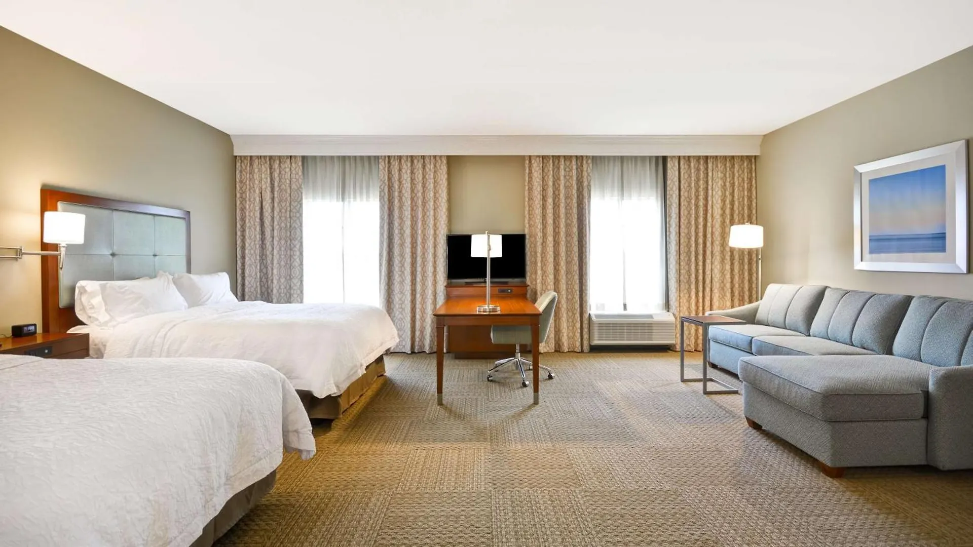 Hampton & Charleston Airport Hotel 3*