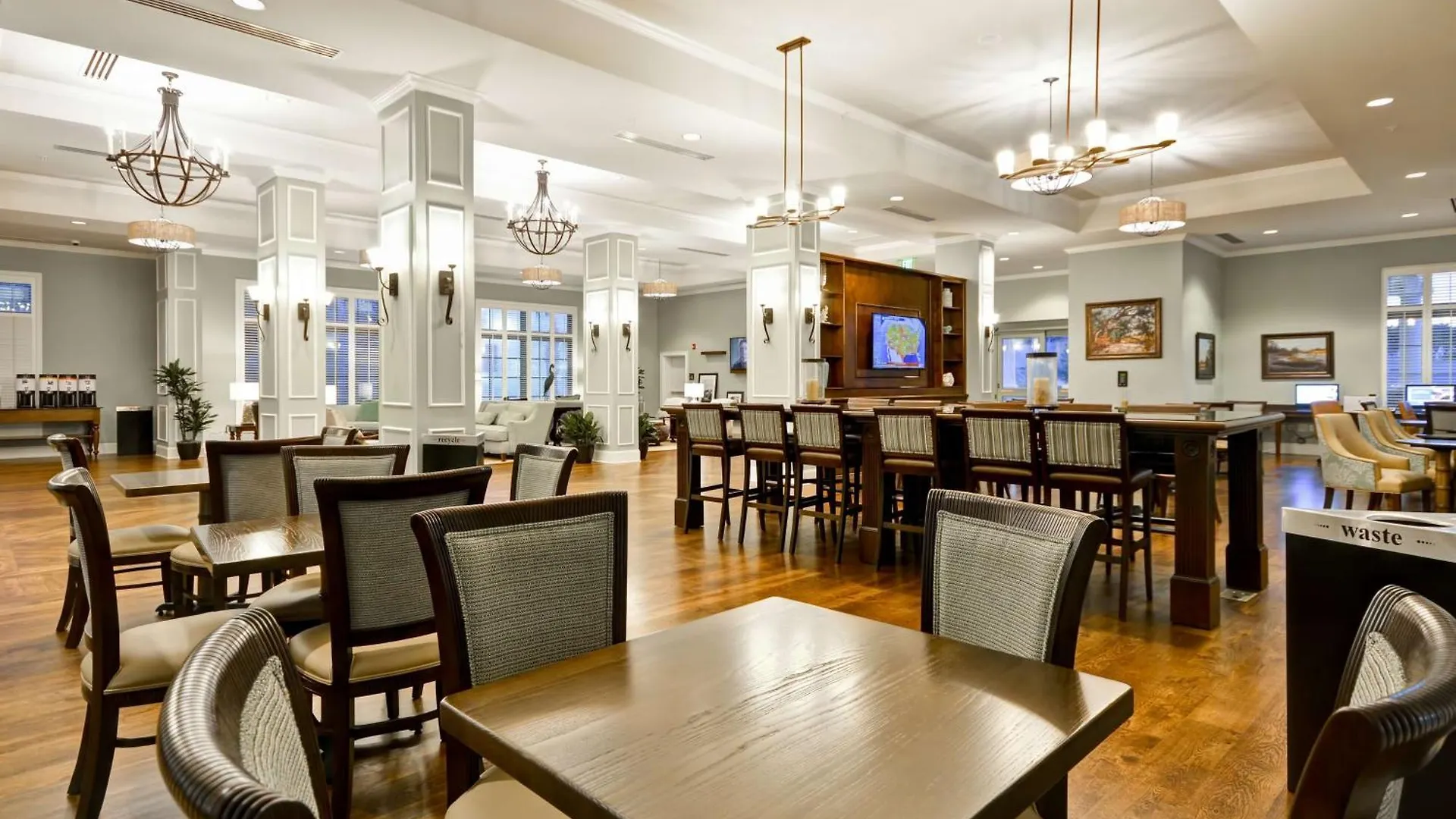 Hampton & Charleston Airport Hotel 3*