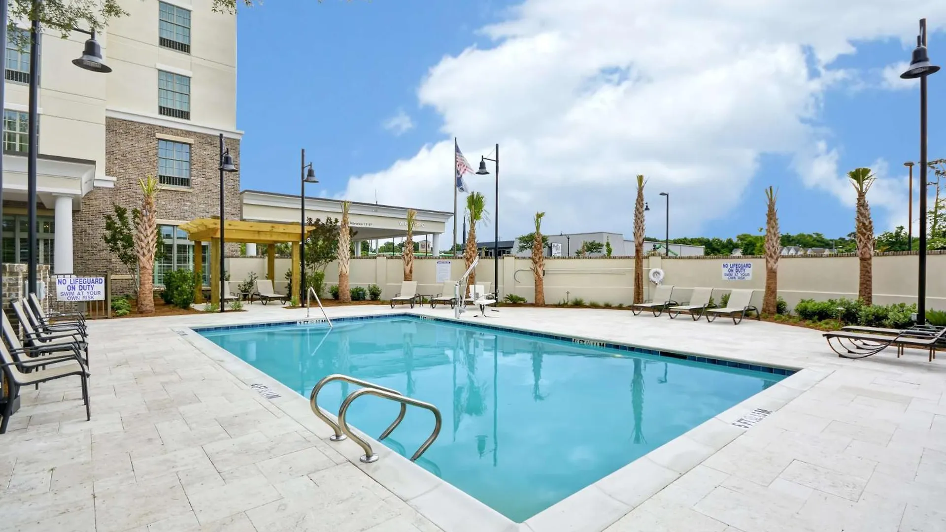 Hampton & Charleston Airport Hotel 3*