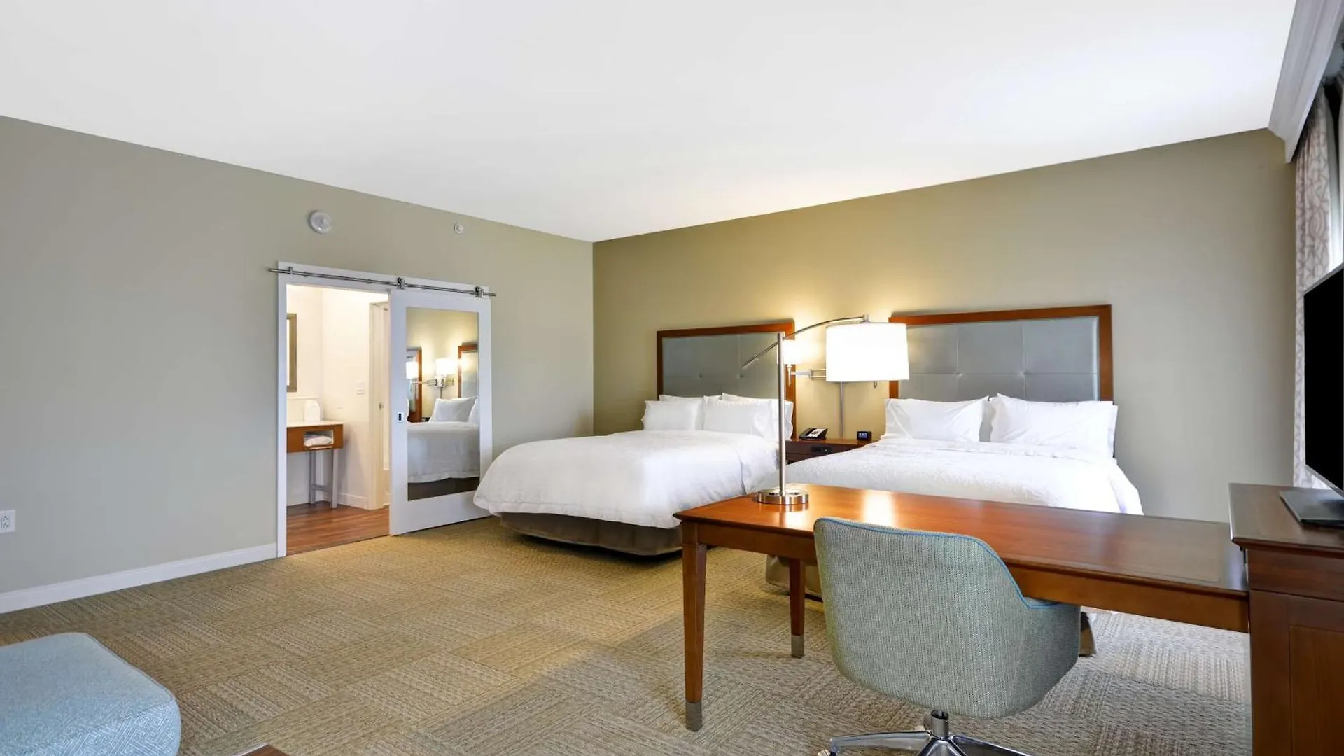 Hampton & Charleston Airport Hotel