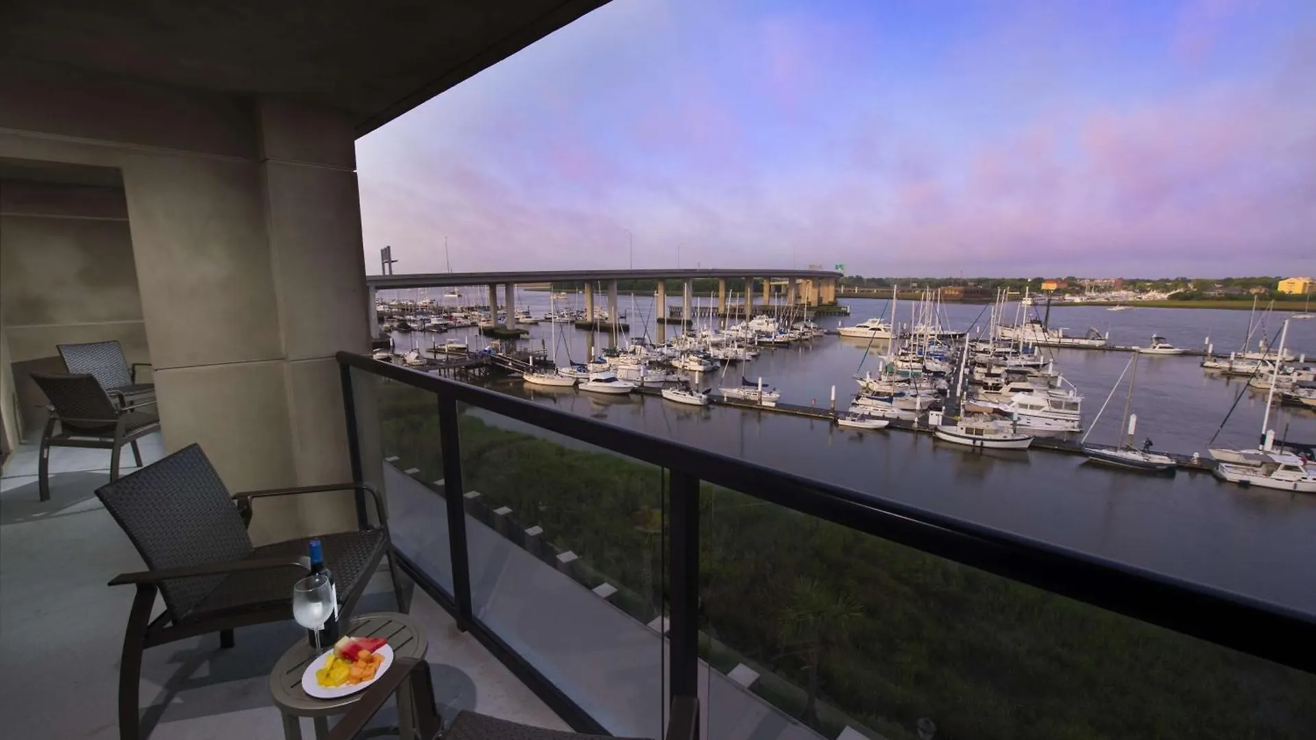 Hilton Garden Waterfront/downtown 3*