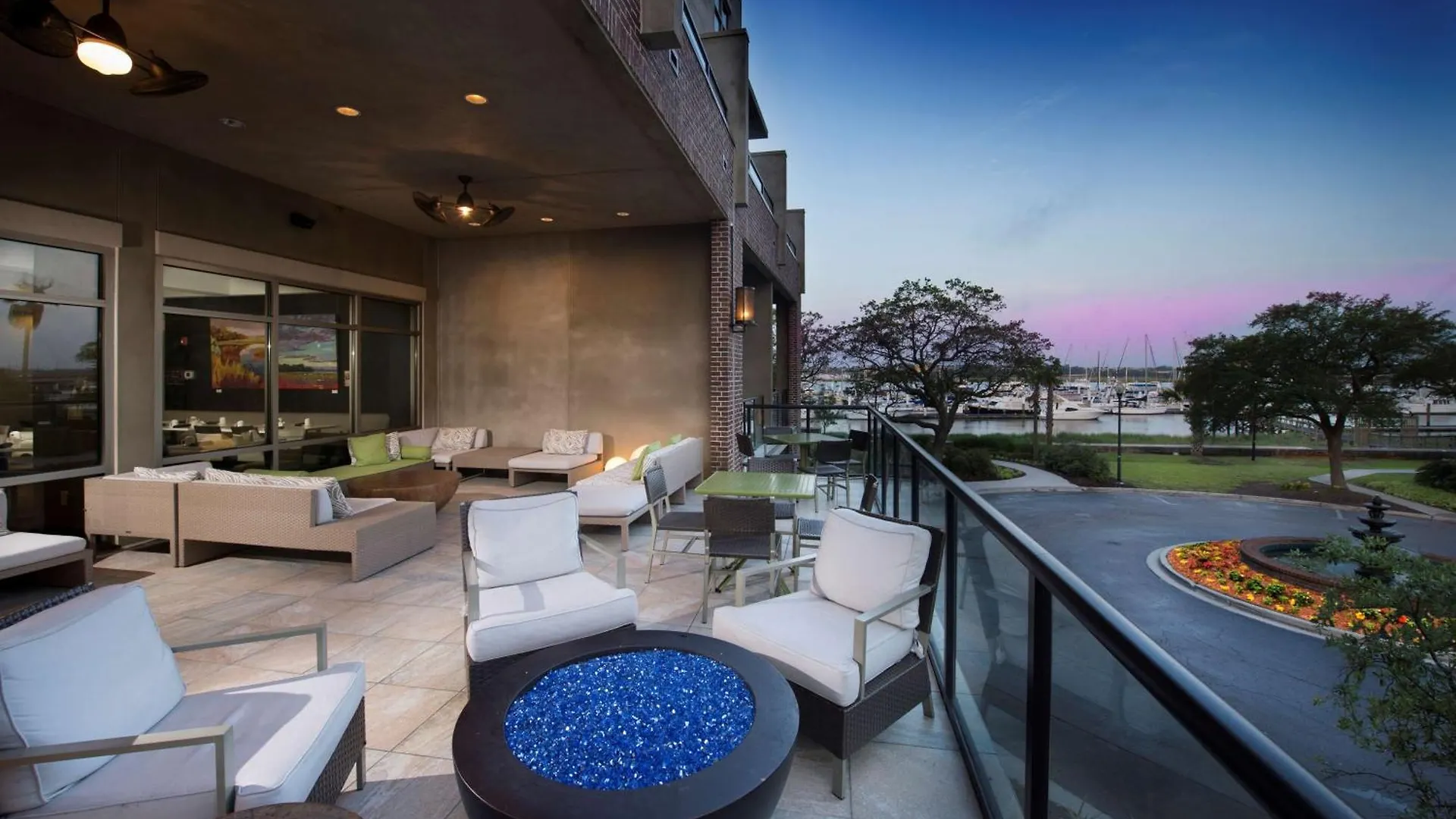 Hilton Garden Waterfront/downtown 3*