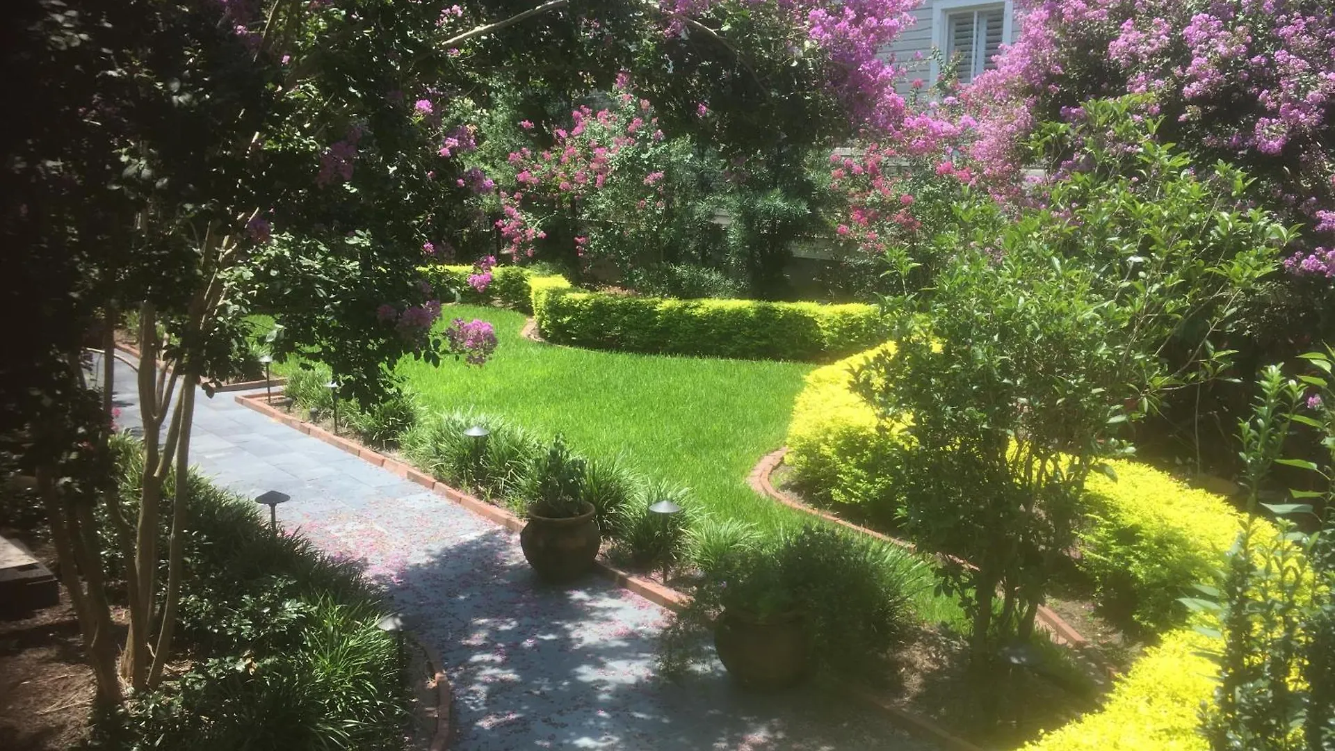 22 Charlotte Bed and Breakfast Τσάρλεστον