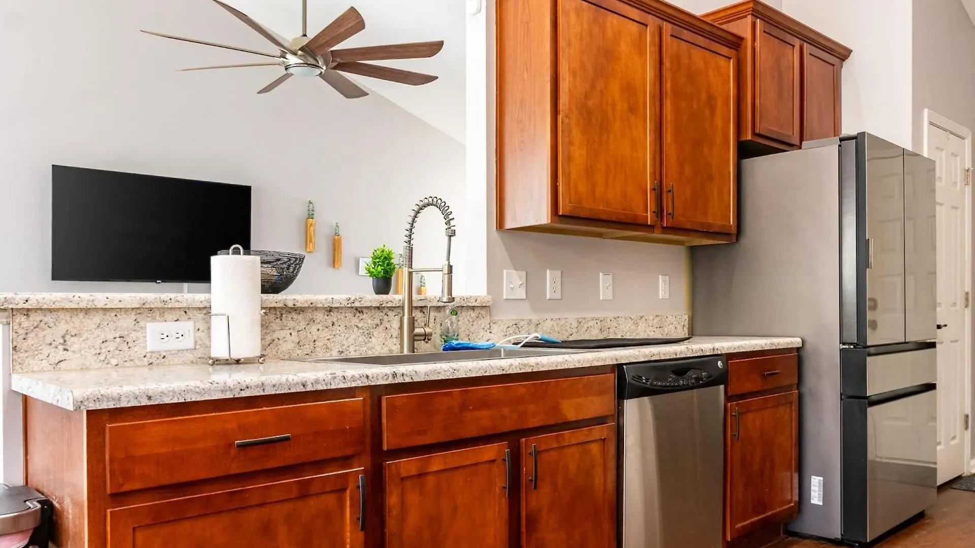 3br Retreat With Fenced Backyard And Near Beaches Charleston