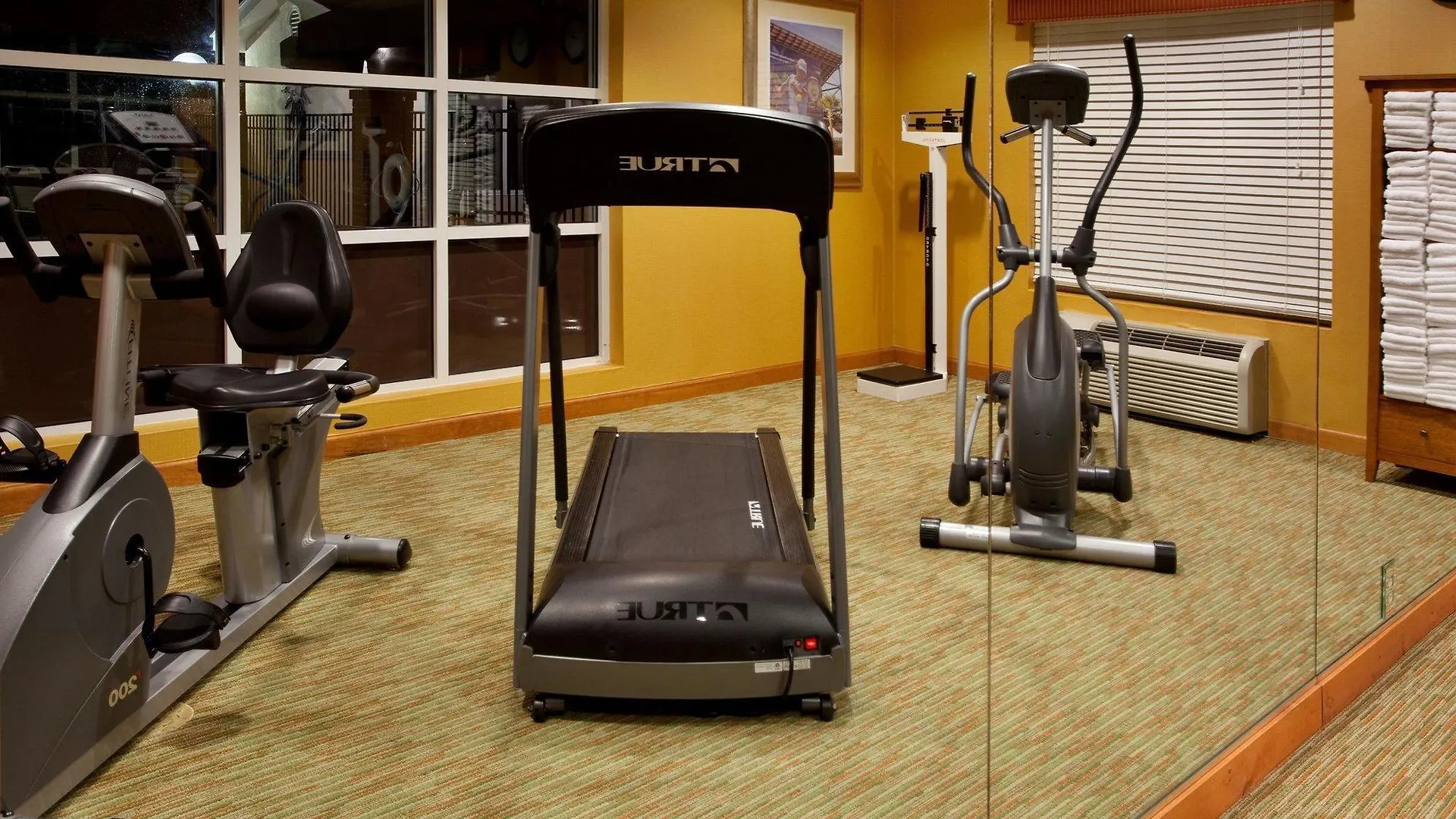 Express & Charleston - North By Ihg Otel 2*