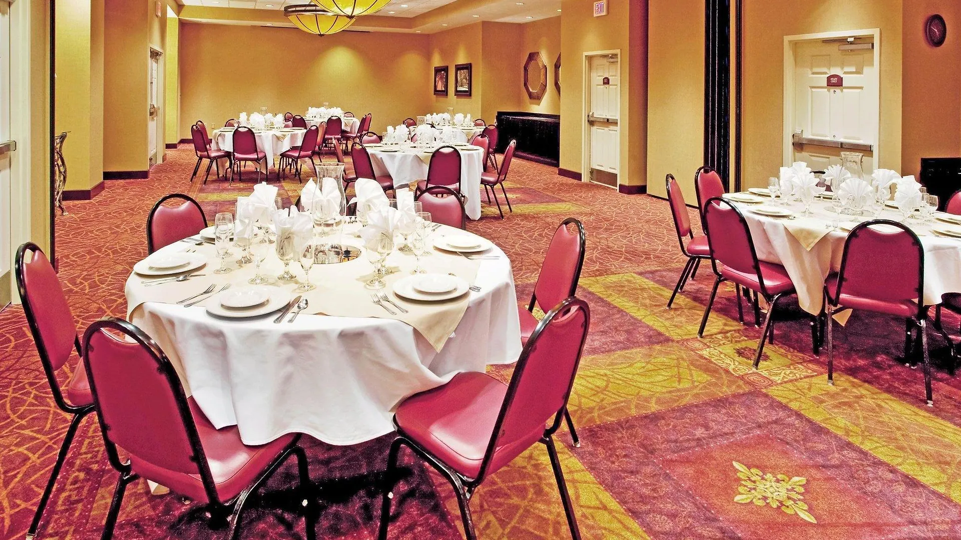 Hilton Garden Charleston Airport 3*