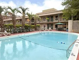 Days By Wyndham Historic District Hotel Charleston