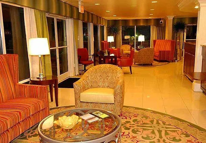 Courtyard Waterfront Otel 3*