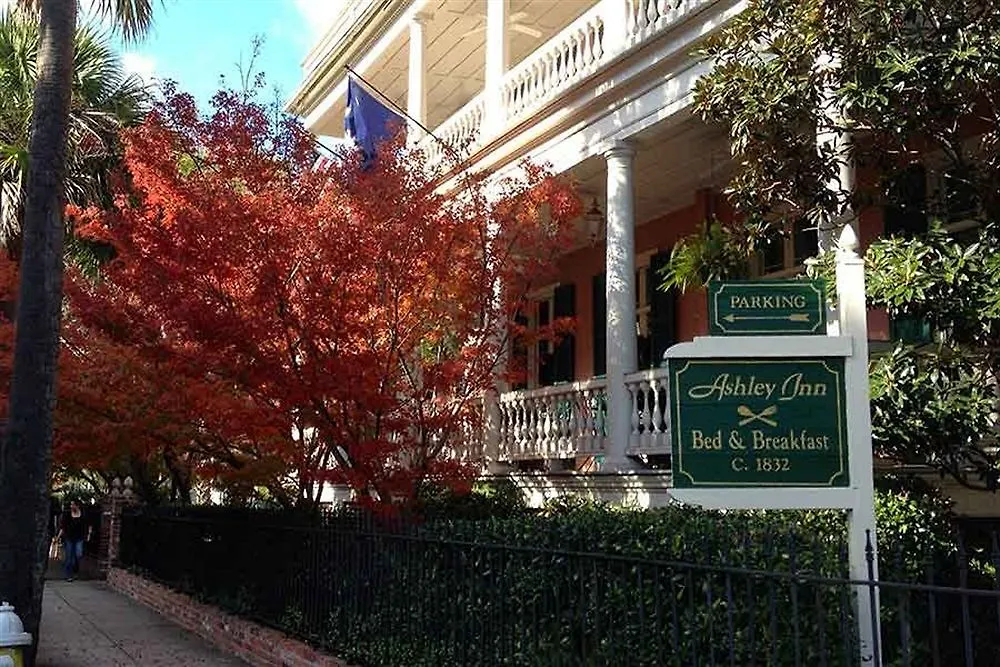 Daybed With Trundle In The Beautiful Ashley Inn 4 Blocks From King St Inn Charleston