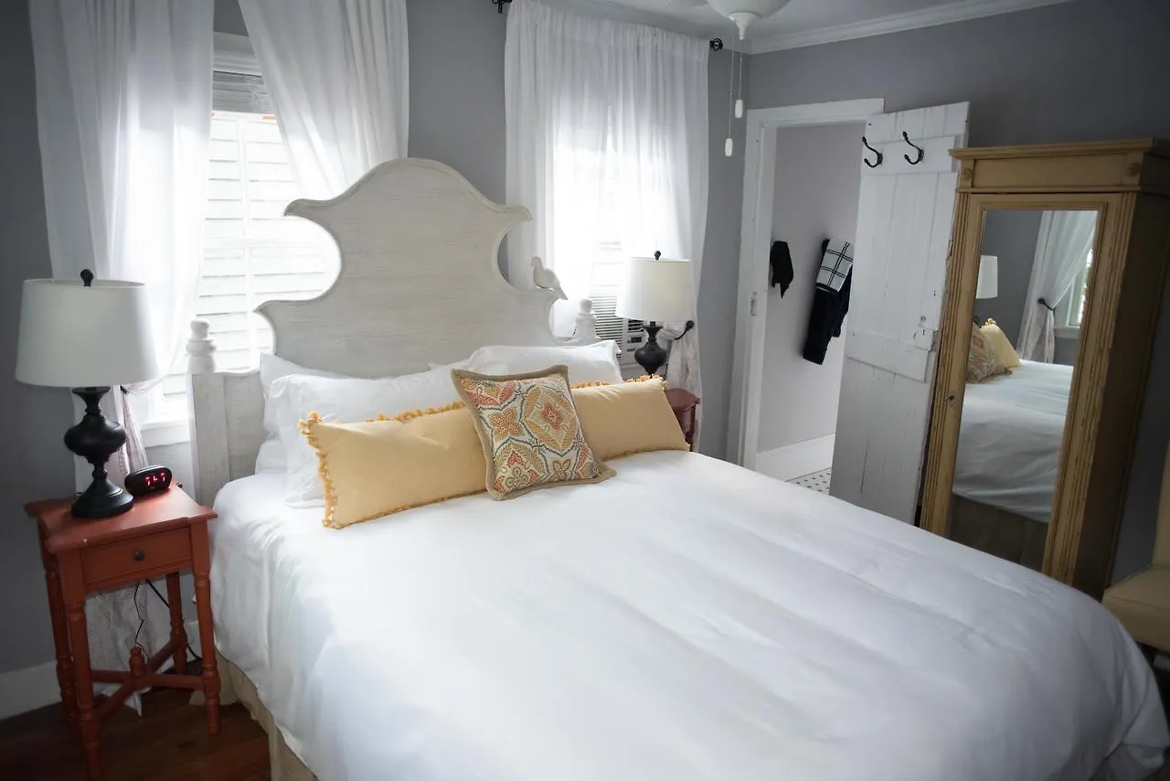 Suites On Cannon Apartment