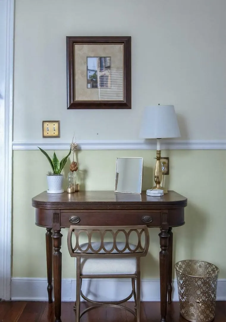 Daybed With Trundle In The Beautiful Ashley Inn 4 Blocks From King St 3* Charleston