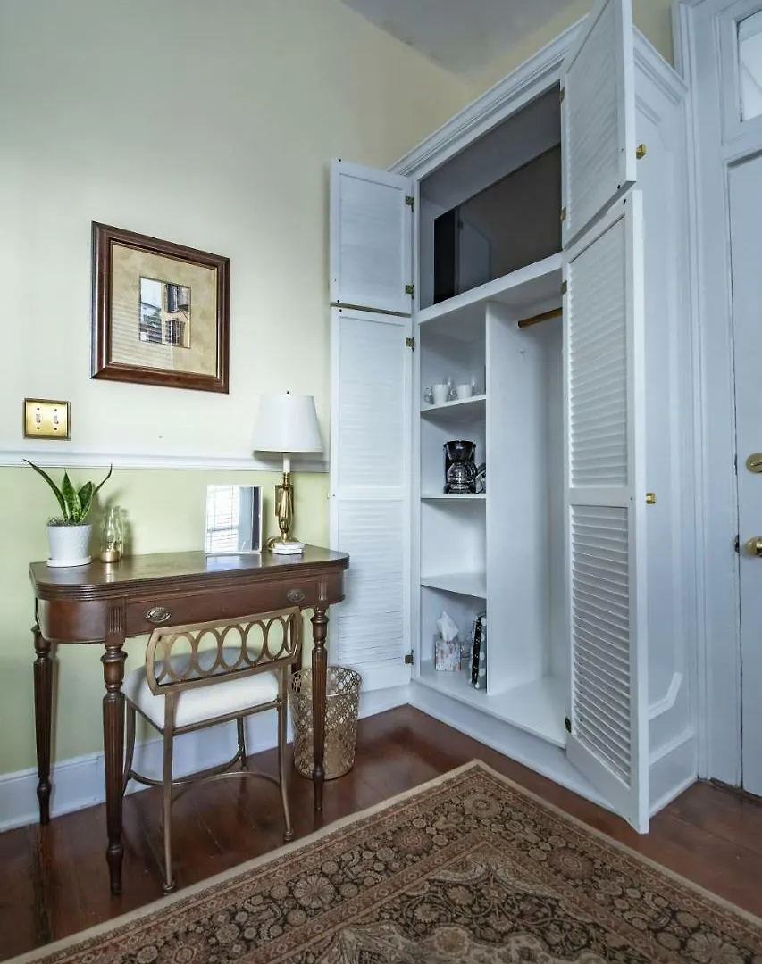 Daybed With Trundle In The Beautiful Ashley Inn 4 Blocks From King St Inn Charleston