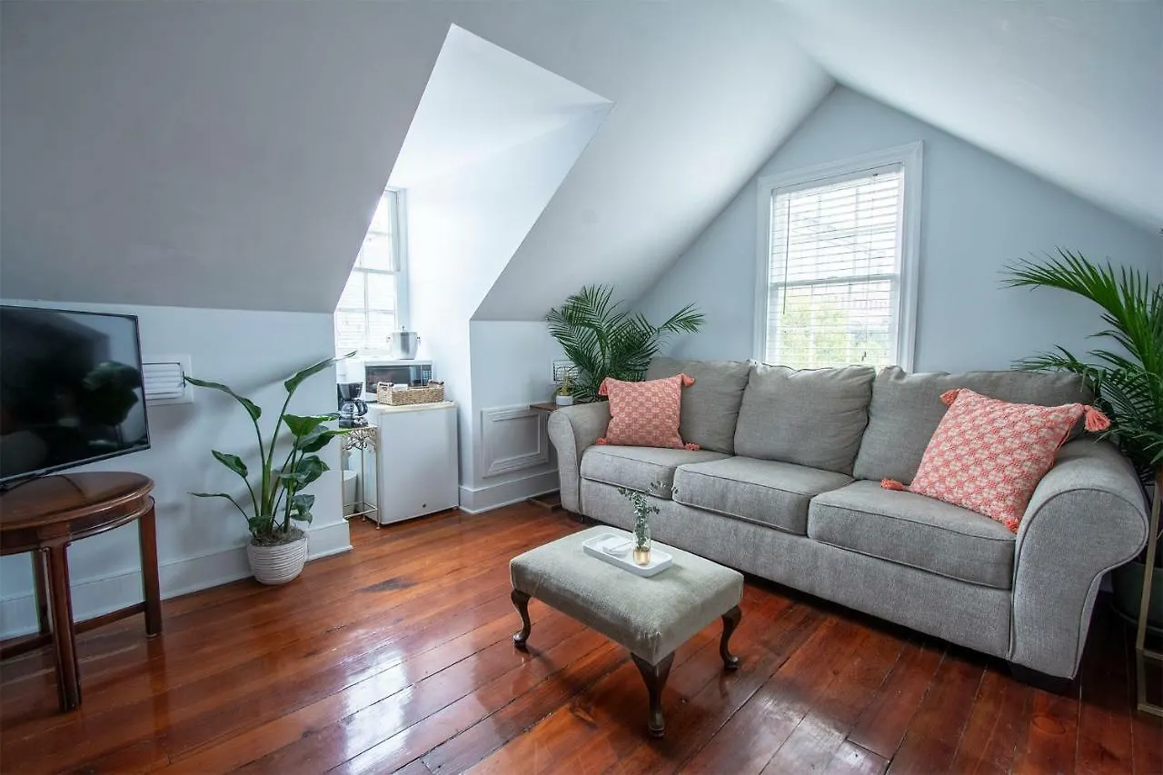 Daybed With Trundle In The Beautiful Ashley Inn 4 Blocks From King St Inn
