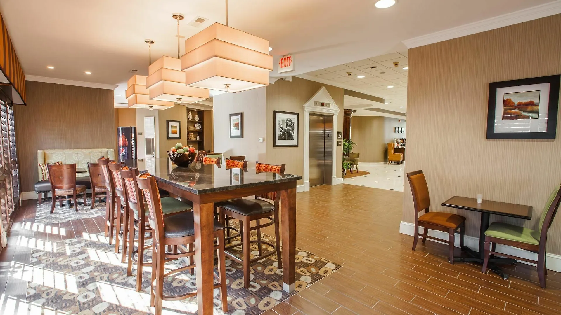 Hampton Charleston North Hotel