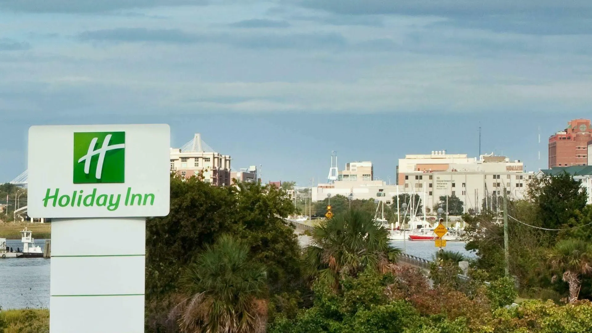 Charleston-riverview By Ihg 3*